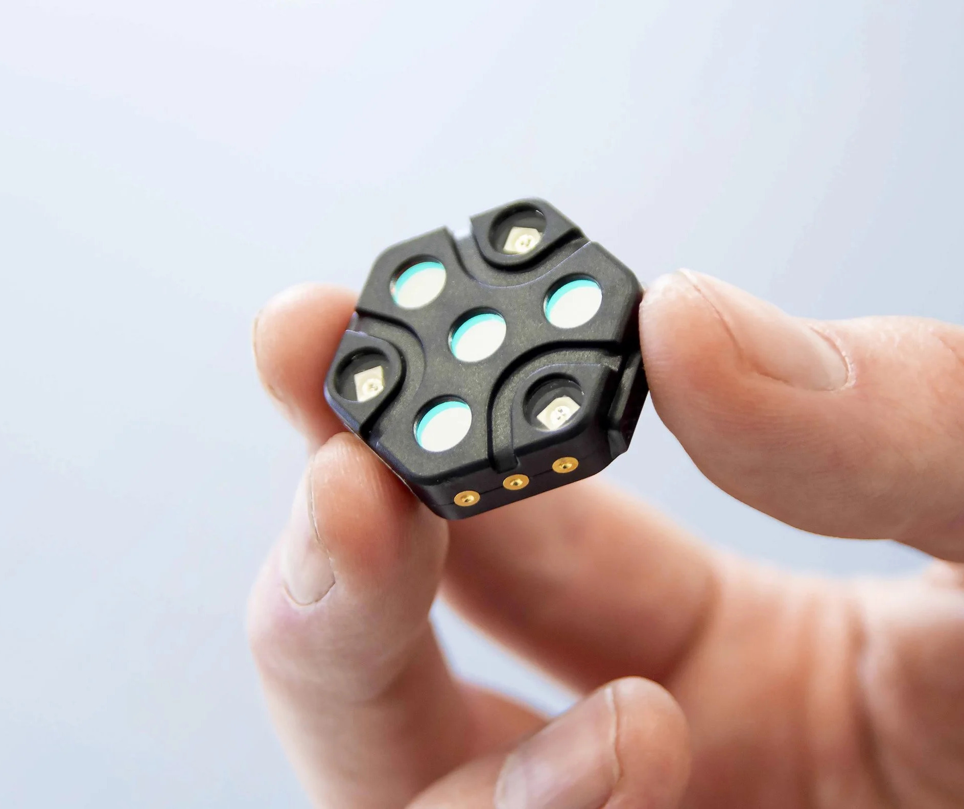 High definition fNIRS & EEG <br />packed into one tiny sensor.